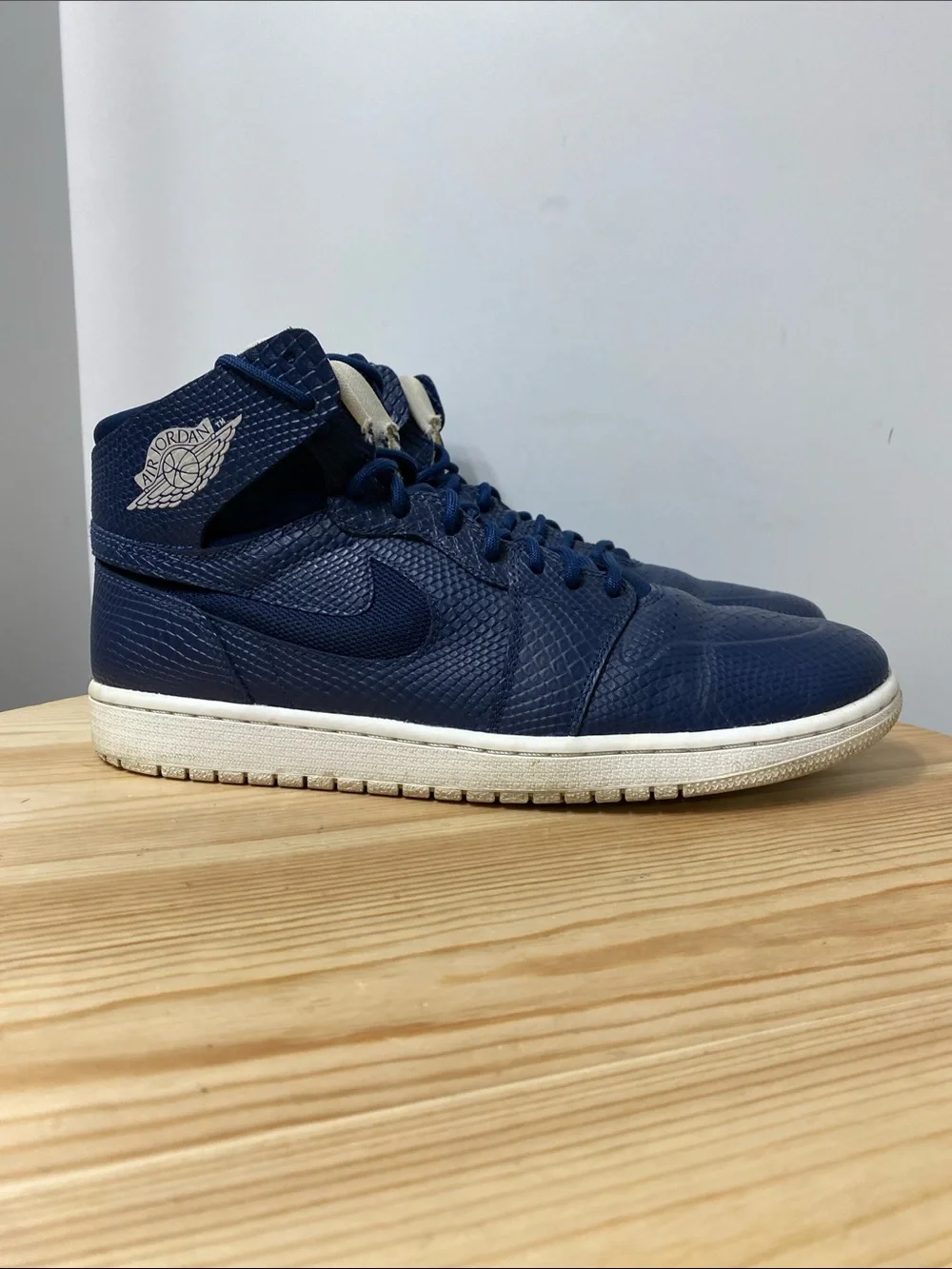 Nike Air Jordan 1 Retro High Nouveau Navy Snake Sneakers 819176-407 Men’s 10.5